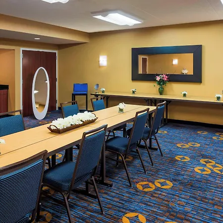 Courtyard By Marriott Chicago Waukegan / Gurnee