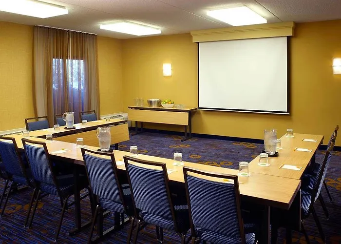 Courtyard By Marriott Chicago / Gurnee 3*